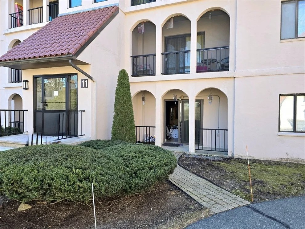 Unit for sale at 685 Oak St, Brockton, MA 02301
