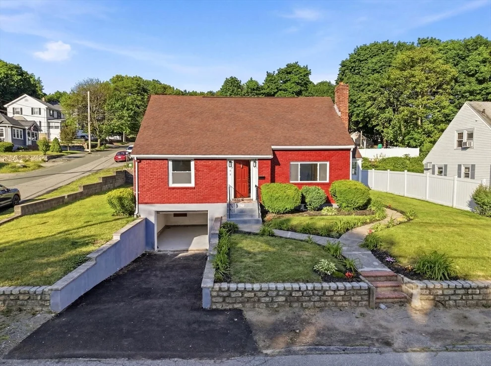 Unit for sale at 92 Garfield Ave, Woburn, MA 01801