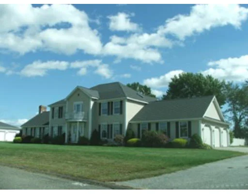Unit for sale at 5 Sunrise Cir, South Hadley, MA 01075