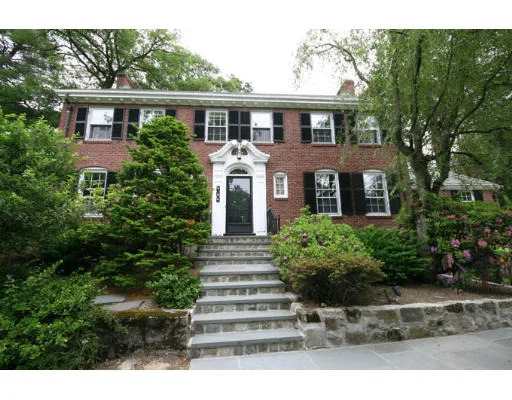 Unit for sale at 464 Newton St, Brookline, MA 02467