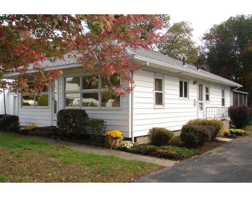 Unit for sale at 116 North Ave, Rockland, MA 02370