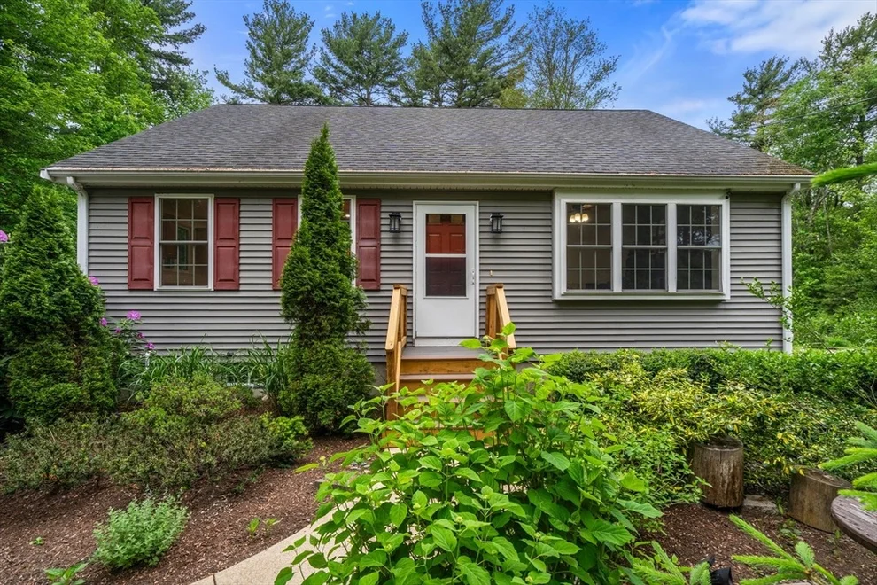 Unit for sale at 456 South St, Holbrook, MA 02343