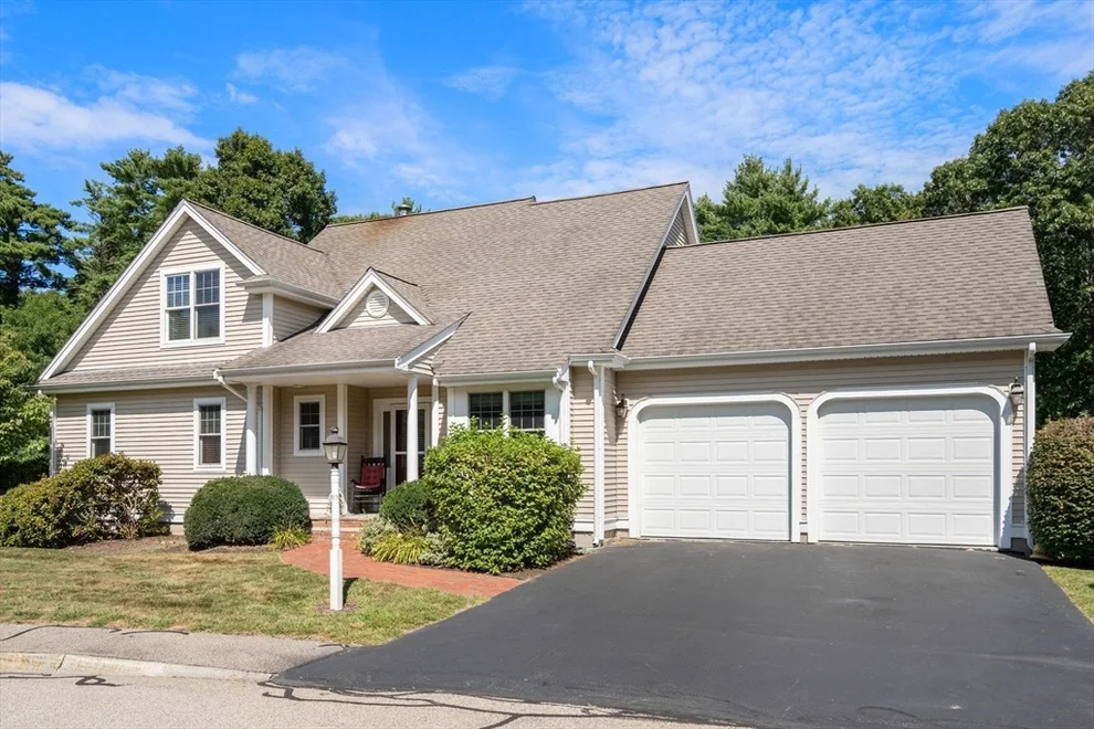 Unit for sale at 51 Holly Cir, Kingston, MA 02364