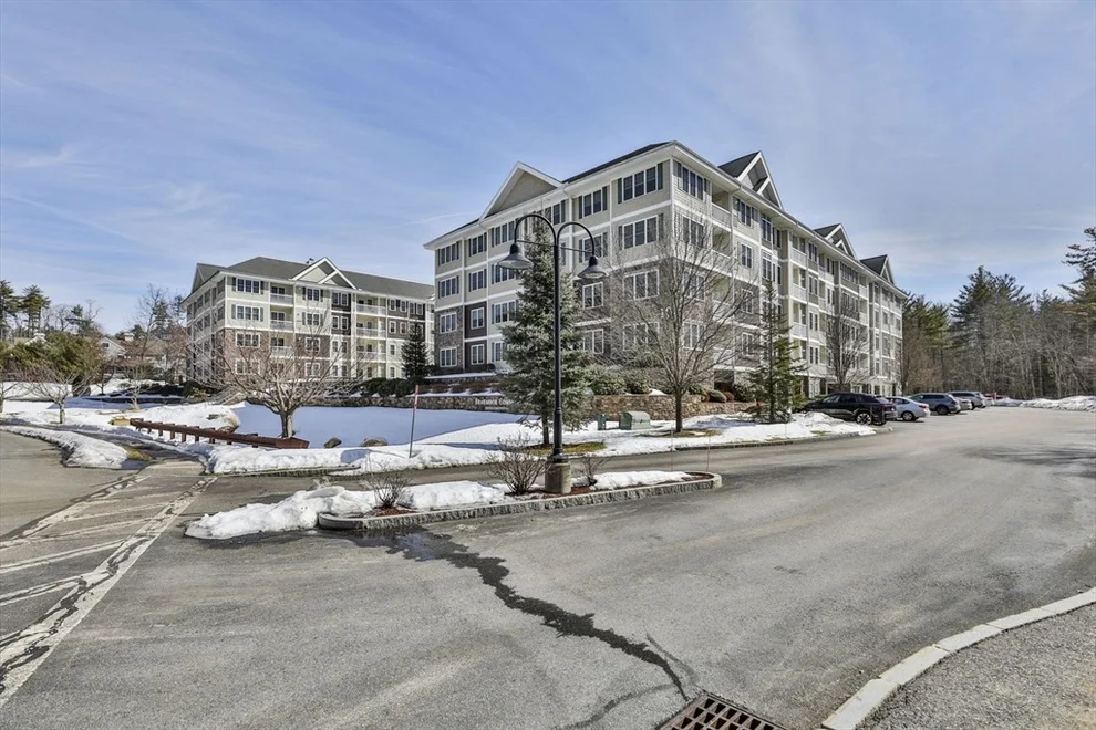Unit for sale at 10 Braemoor Woods Rd, Salem, NH 03079
