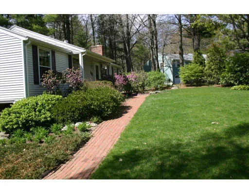 Unit for sale at 44 Cricklewood Drive, Leicester, MA 01524