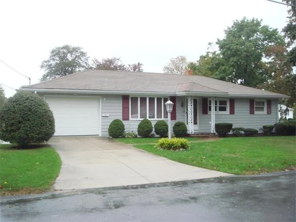 Unit for sale at 39 King Philip Ave, Somerset, MA 02726