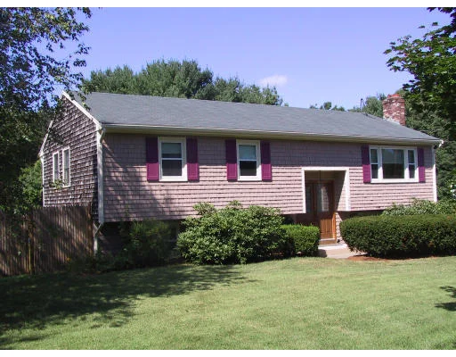 Unit for sale at 290 Iroquois Rd, Franklin, MA 02038