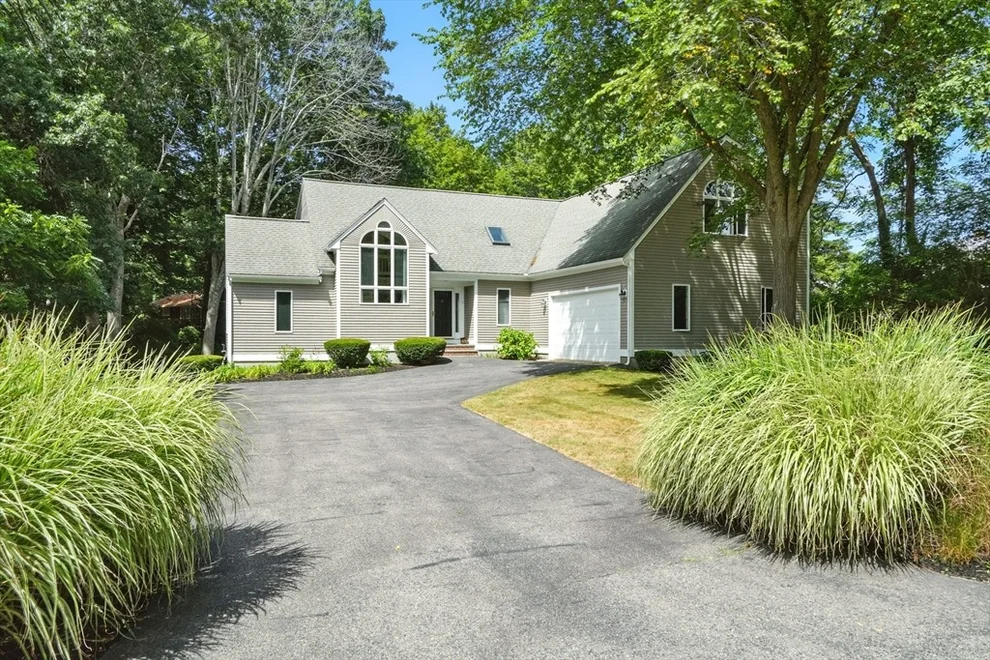 Unit for sale at 7 Bonnie Ln, Kingston, MA 02364
