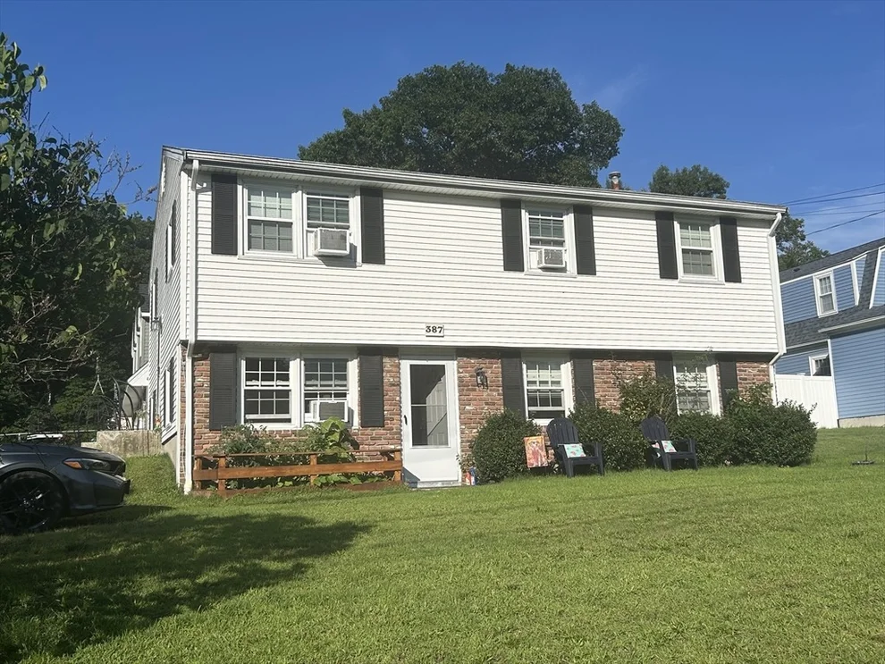 Unit for sale at 387 Mendon Rd, Attleboro, MA 02703