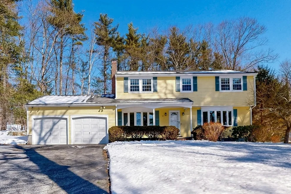 Unit for sale at 52 Indian Hill Rd, Medfield, MA 02052