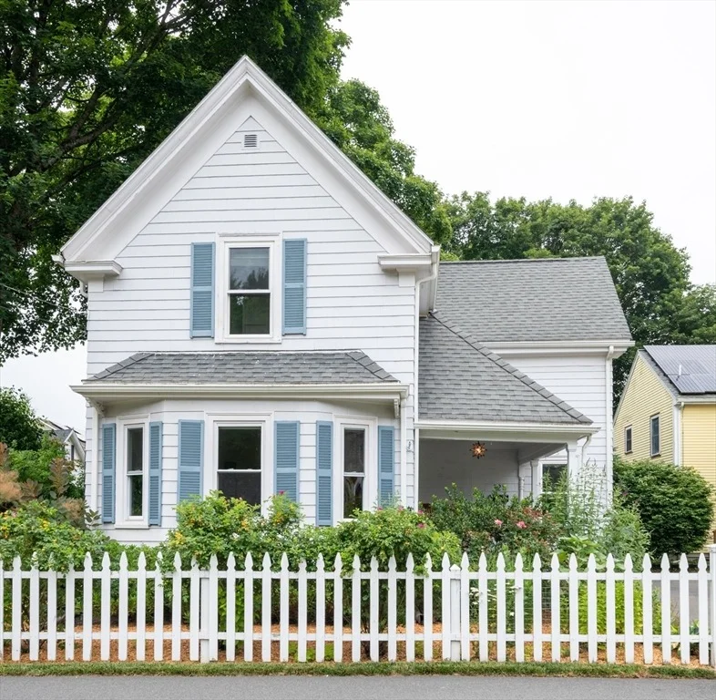 Unit for sale at 121 Linden St, Hamilton, MA 01982