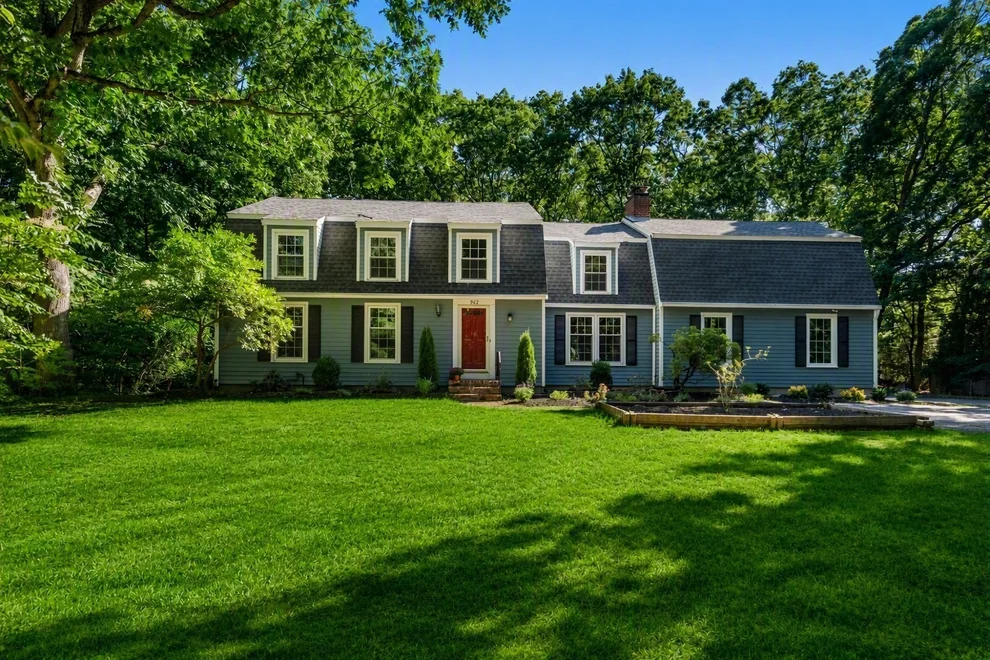 Unit for sale at 942 Salem End Road, Framingham, MA 01702