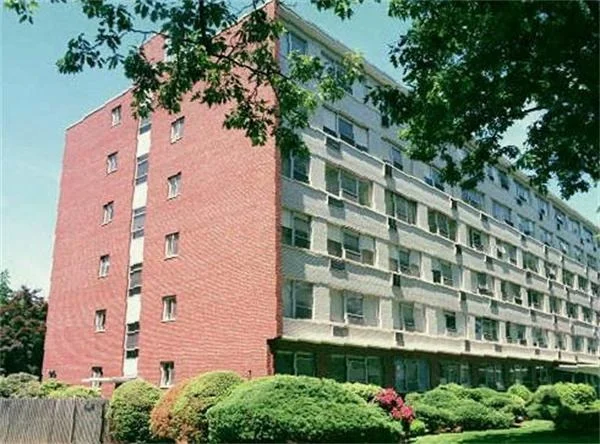 Unit for sale at 10 Hammond Pond Pkwy, Newton, MA 02467