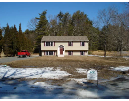 Unit for sale at 944 Middleboro Ave, Taunton, MA 02718