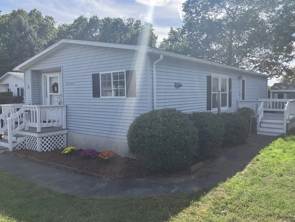 Unit for sale at 5 Juniper Cir, Rockland, MA 02370