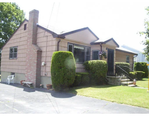 Unit for sale at 17 Carol Ann Rd, Peabody, MA 01960
