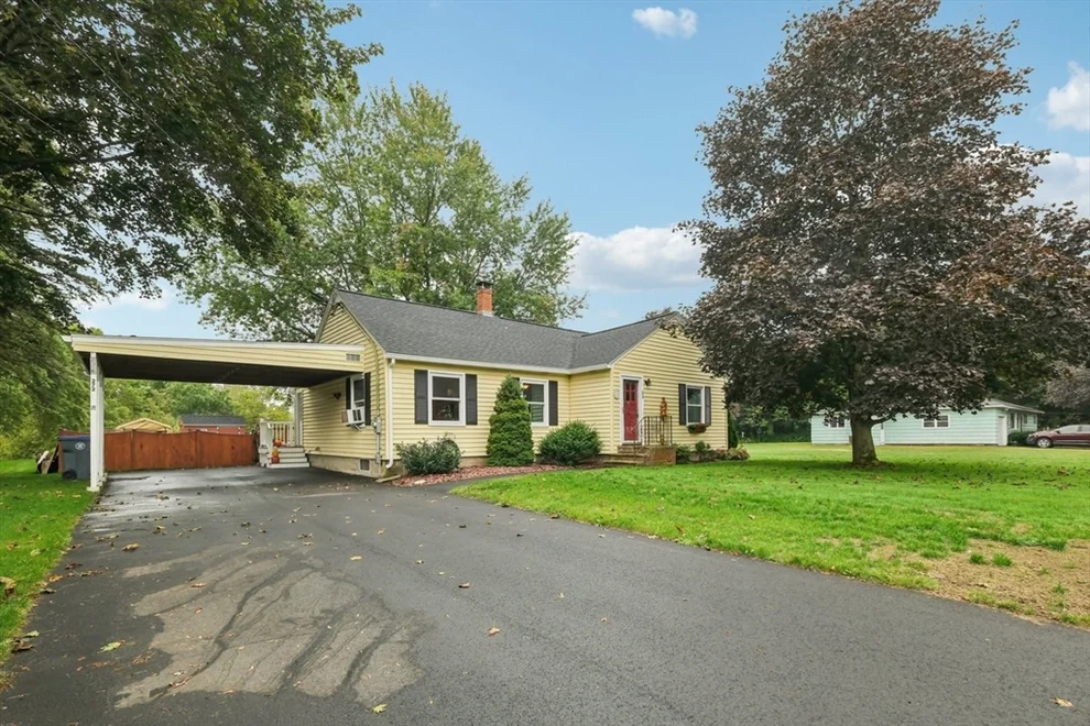 Unit for sale at 272 Pelham St, Methuen, MA 01844