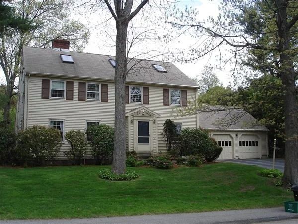 Unit for sale at 8 Spring Glen Circle, Braintree, MA 02184