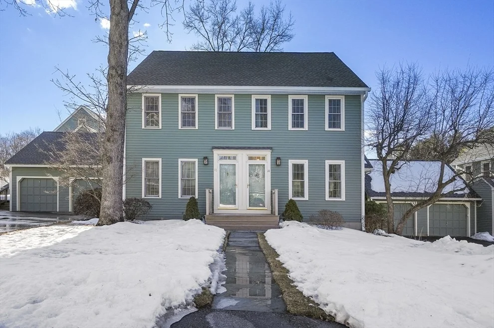 Unit for sale at 14 Brookdale Cir, Shrewsbury, MA 01545