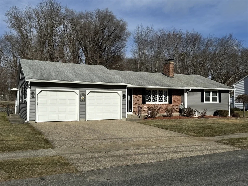 Unit for sale at 5 Jeffrey Ave, Auburn, MA 01501