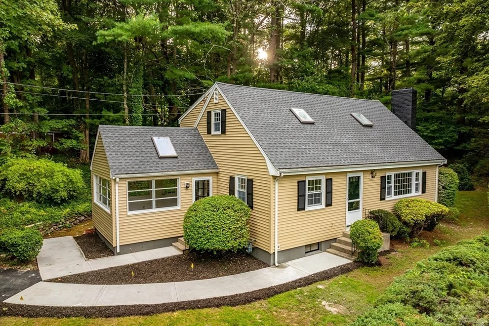 Unit for sale at 34 Carleton Rd, Hingham, MA 02043