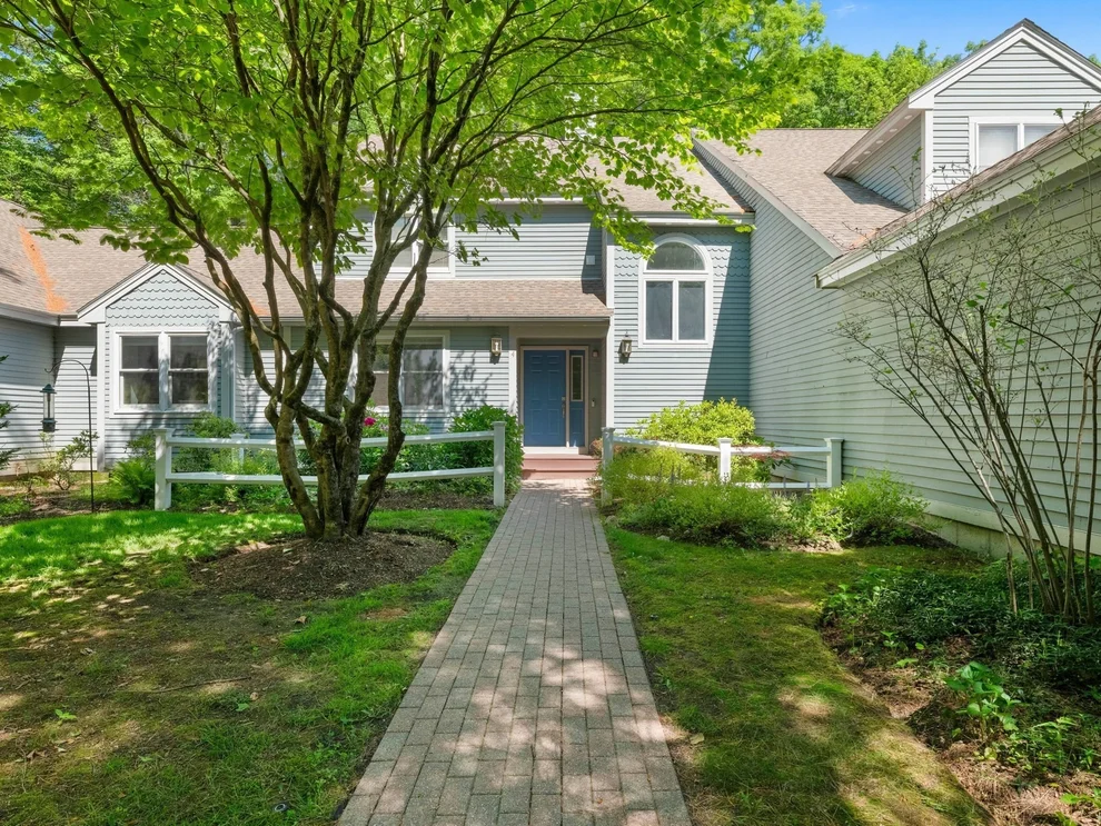 Unit for sale at 4 Quail Run, Acton, MA 01720