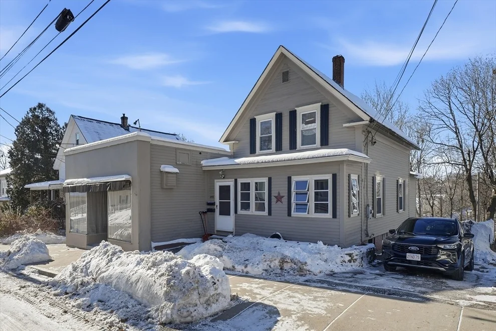 Unit for sale at 293 Pine St, Gardner, MA 01440