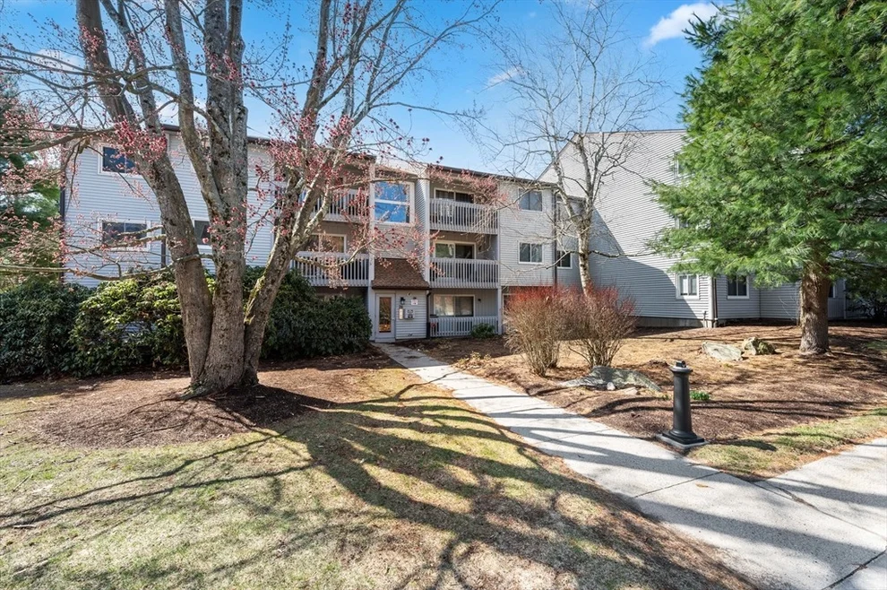 Unit for sale at 2602 Franklin Crossing Rd, Franklin, MA 02038