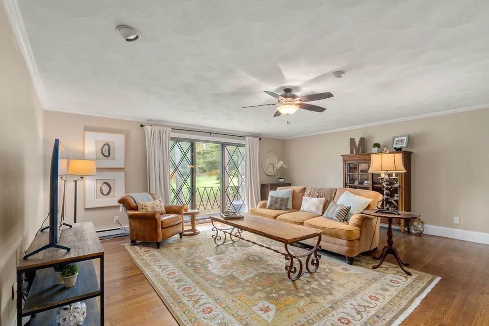2 Rainbow Pond Drive