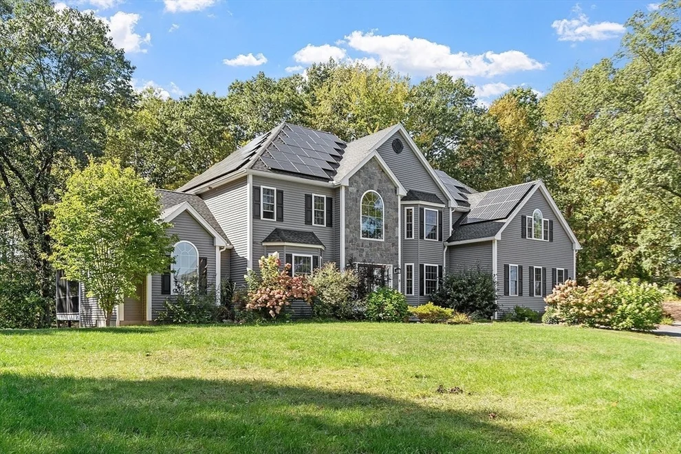 Unit for sale at 9 Winter Hill Rd, Lunenburg, MA 01462