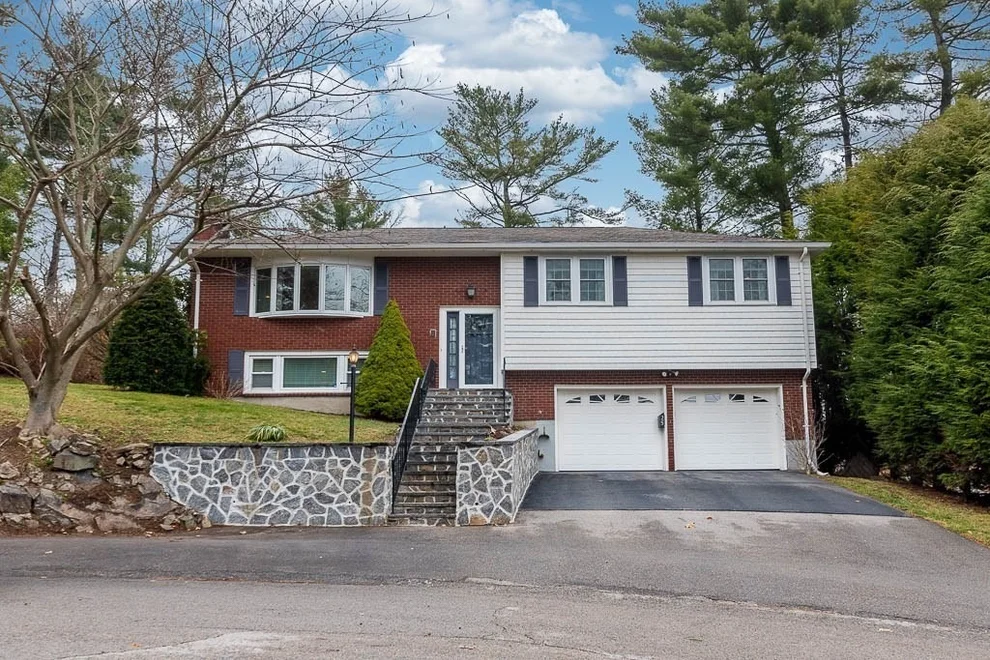 Unit for sale at 25 Laurie Ln, Dedham, MA 02026