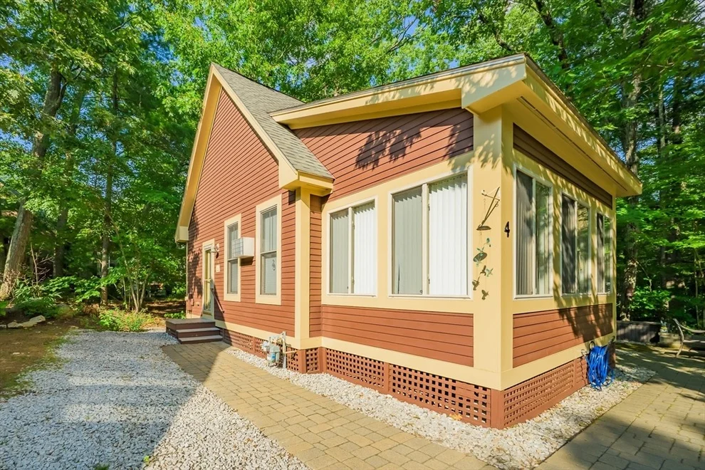 Unit for sale at 4 Acorn Ln, Westford, MA 01886