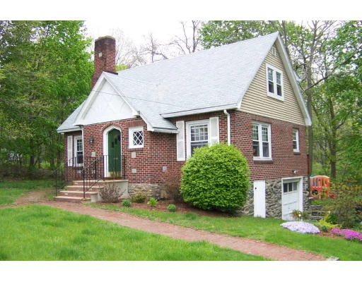Unit for sale at 489 Massasoit Rd, Worcester, MA 01604