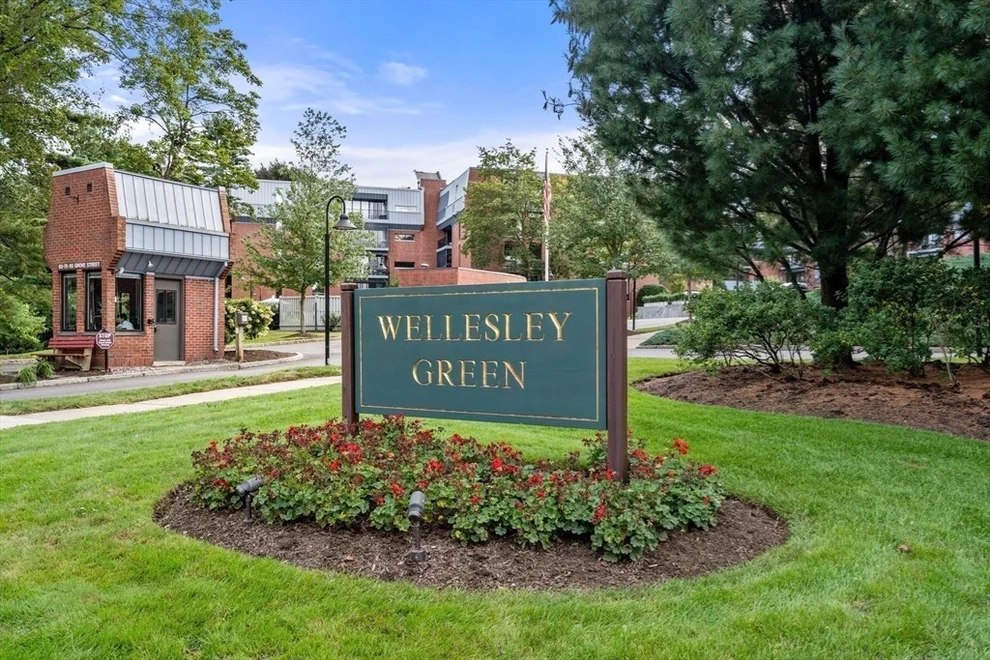 Unit for sale at 65 Grove St, Wellesley, MA 02482