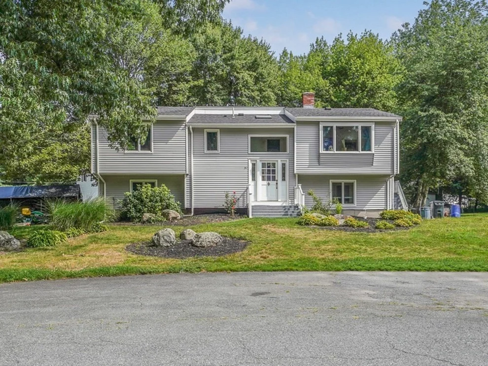 Unit for sale at 37 Slade St, Swansea, MA 02777
