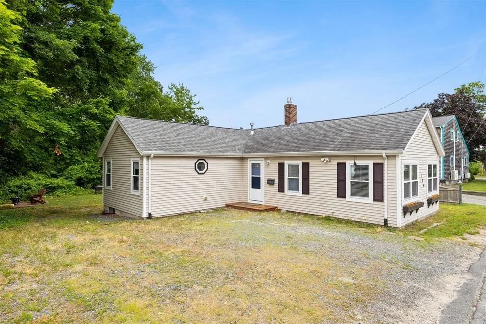 Unit for sale at 106 Circuit Ave, Wareham, MA 02571