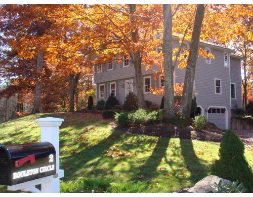 Unit for sale at 2 Roulston Cir, Andover, MA 01810