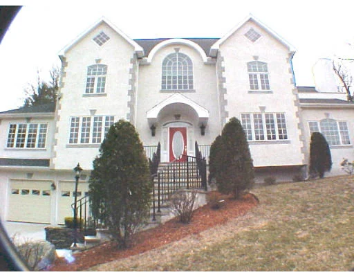 Unit for sale at 170 Country Club Rd, Newton, MA 02459