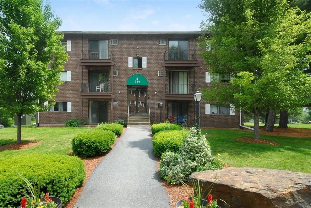 Unit for sale at 284 Codman Hill Rd, Boxborough, MA 01719