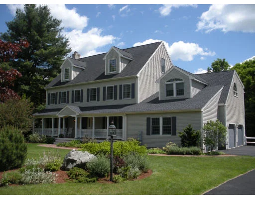Unit for sale at 10 Acorn Cir, Medfield, MA 02052