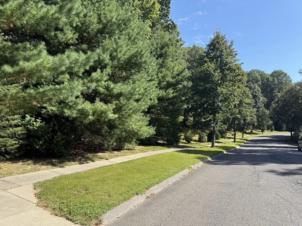 Unit for sale at 35 Pembroke Ter, East Longmeadow, MA 01028