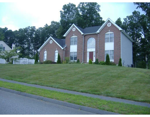Unit for sale at 19 Faulkner Road, Shrewsbury, MA 01545