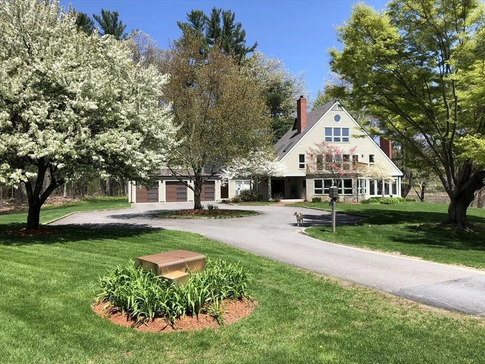 Unit for sale at 527 Bedford Rd, Carlisle, MA 01741