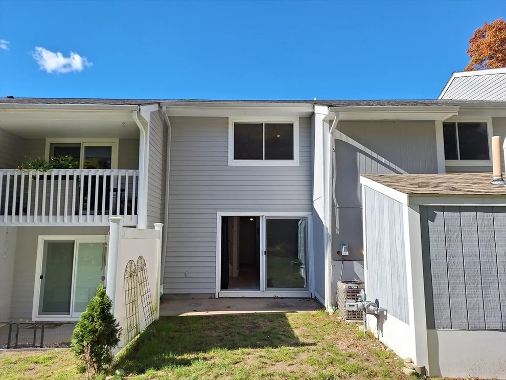 Unit for sale at 4 Beals Cove Rd, Hingham, MA 02043