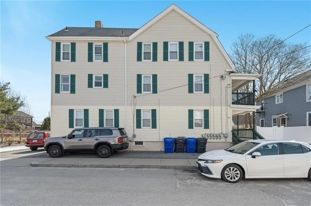 Unit for sale at 15 Thompson St, Warren, RI 02885