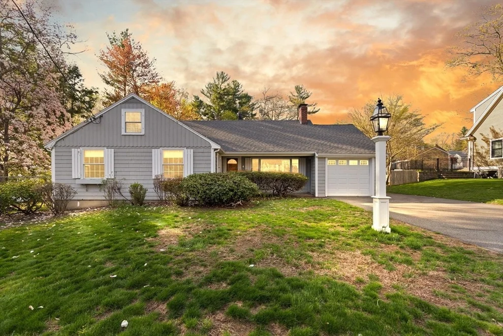 Unit for sale at 4 Strout Ave, Lynnfield, MA 01940