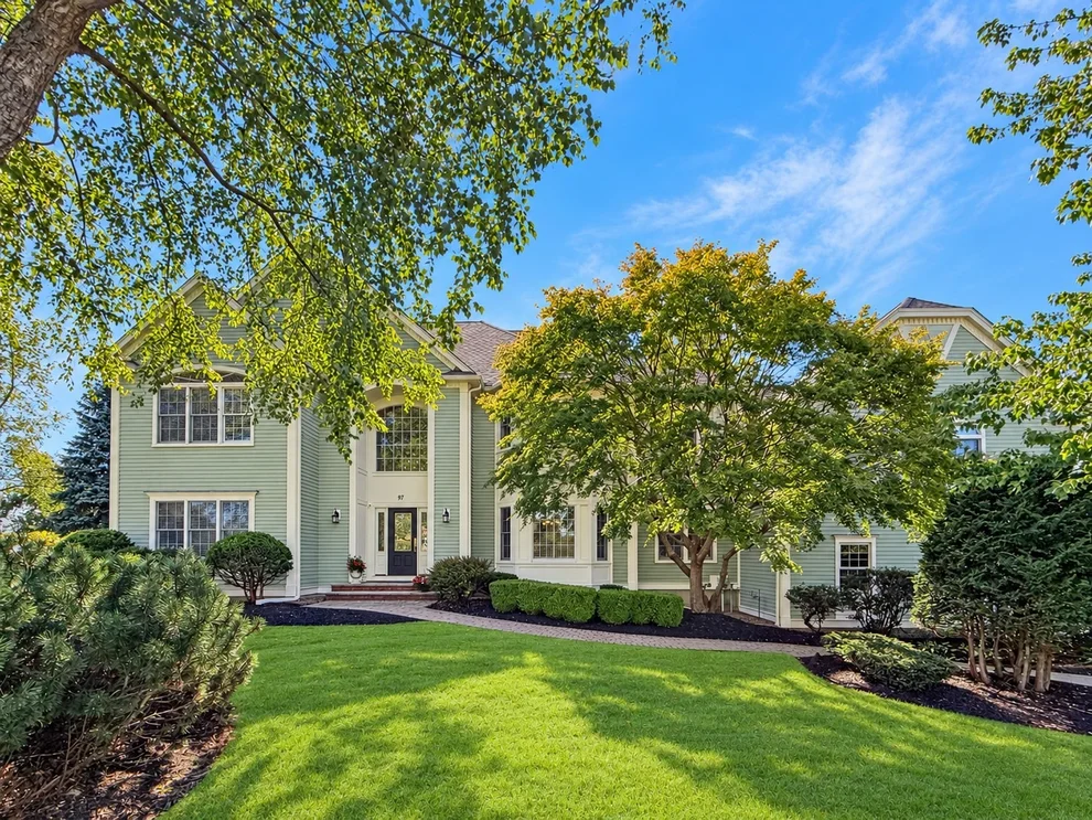 Unit for sale at 97 Windkist Farm Rd, North Andover, MA 01845