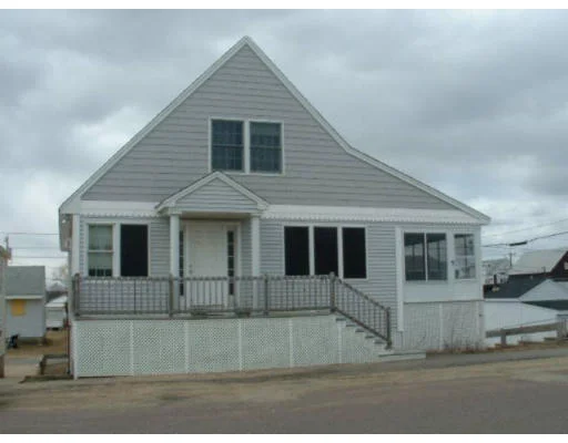 Unit for sale at 102 Railroad Ave, Salisbury, MA 01952