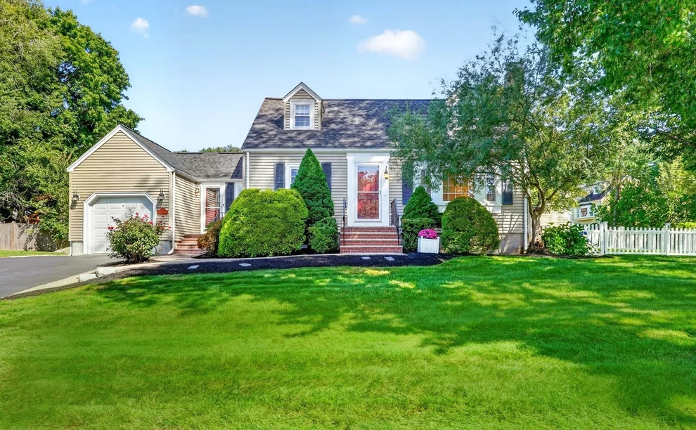 Unit for sale at 8 Sunnyfield Road, Bedford, MA 01730