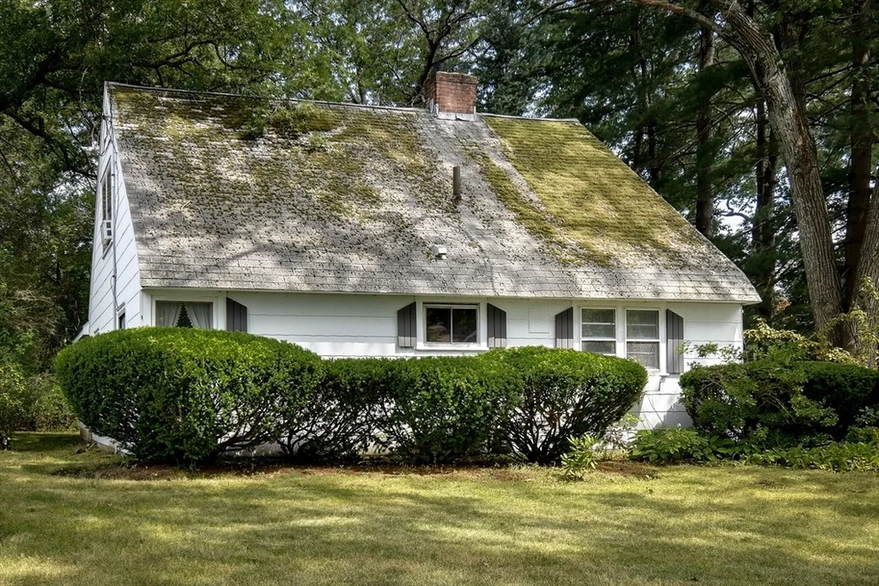 Unit for sale at 8 Vernon Rd, Natick, MA 01760